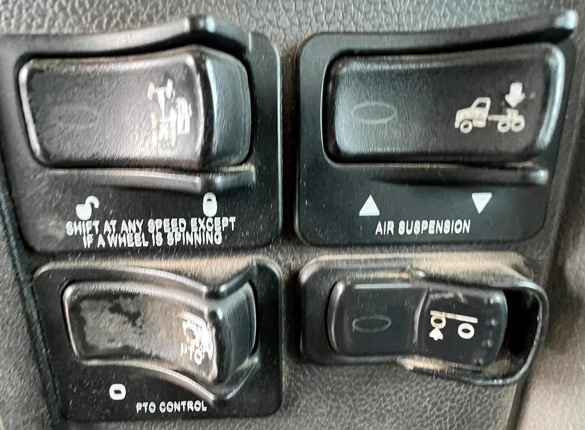 Used 2016 PETERBILT 348