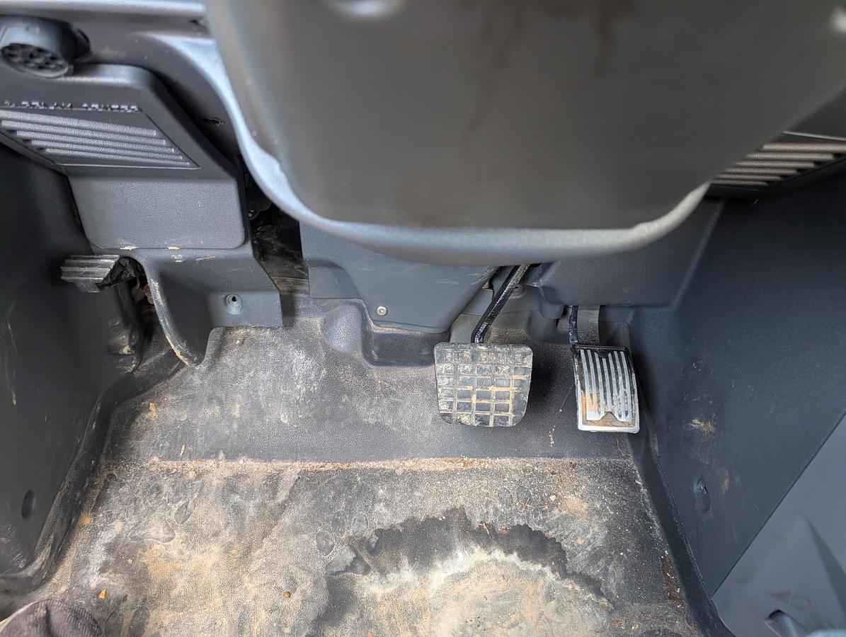 Used 2013 MACK CHU613