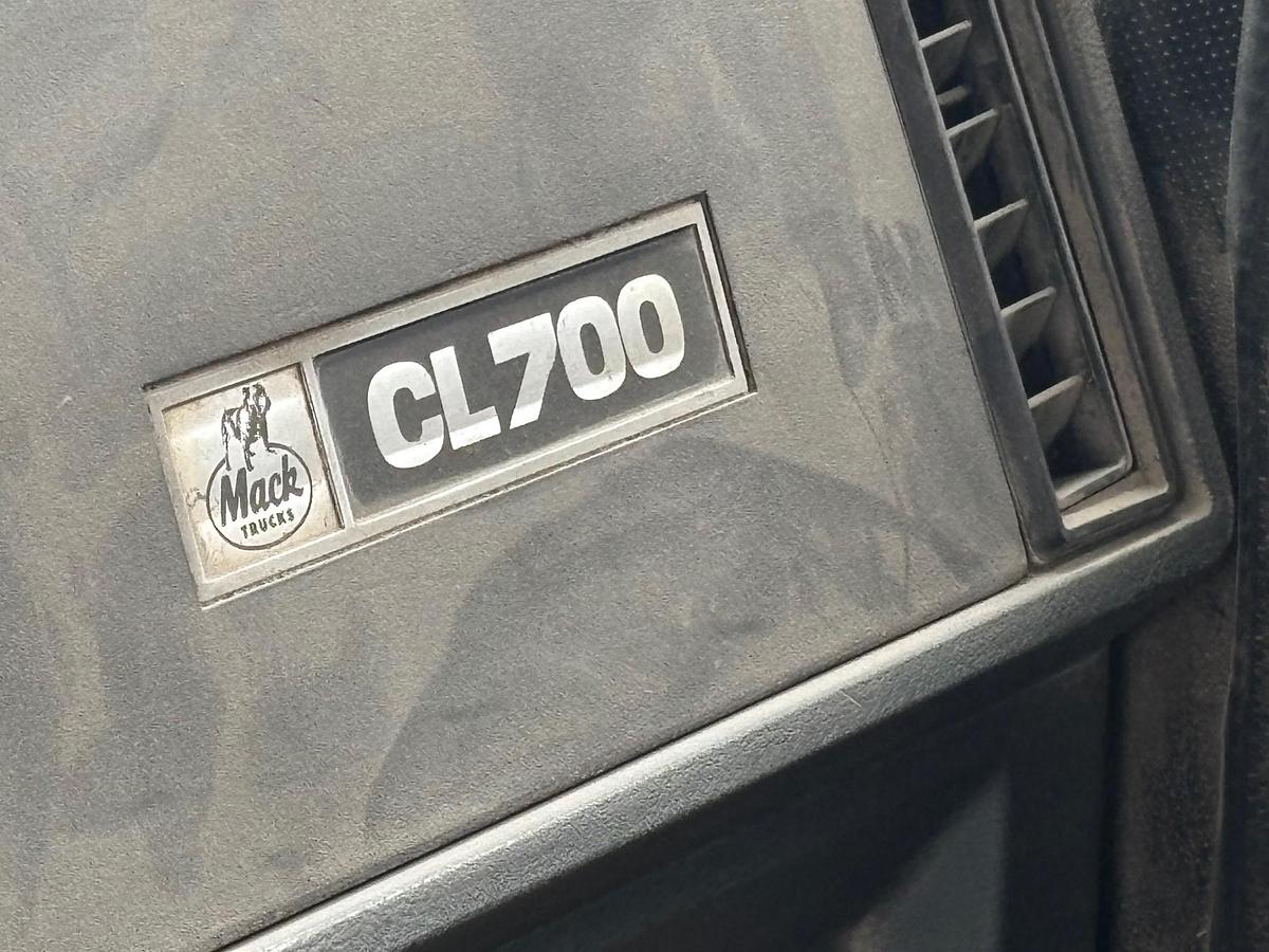 Used 1995 MACK CL713