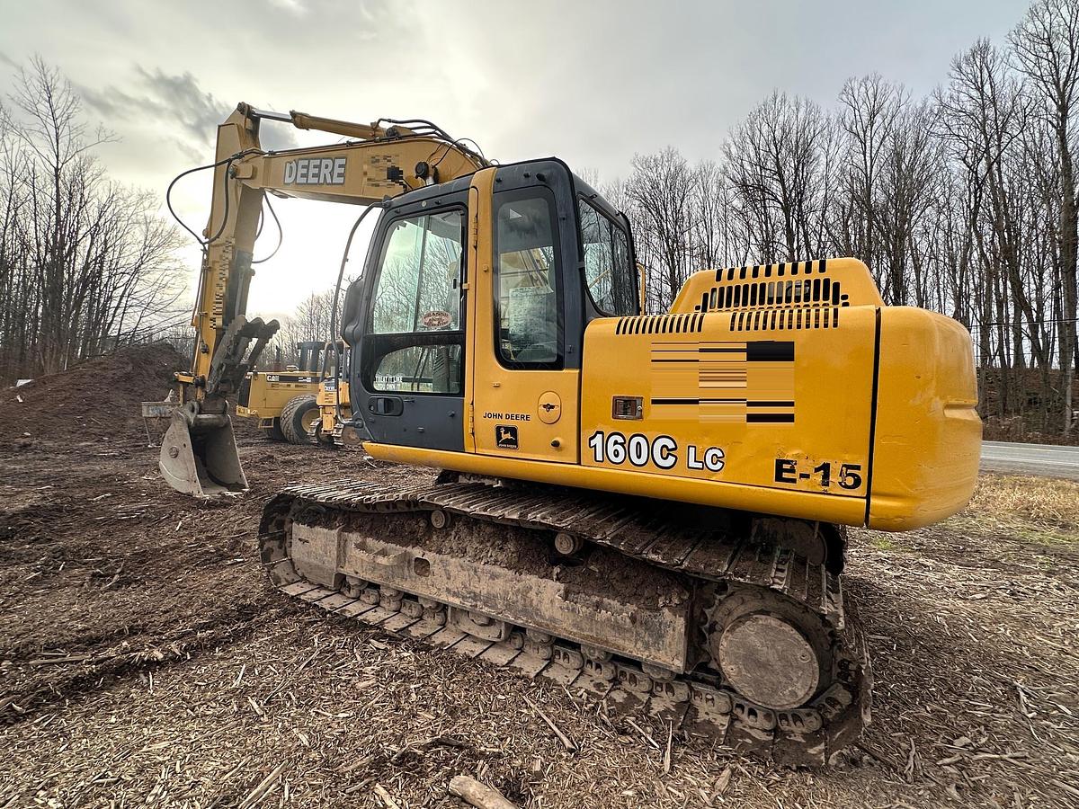 Used 2005 DEERE 160C LC