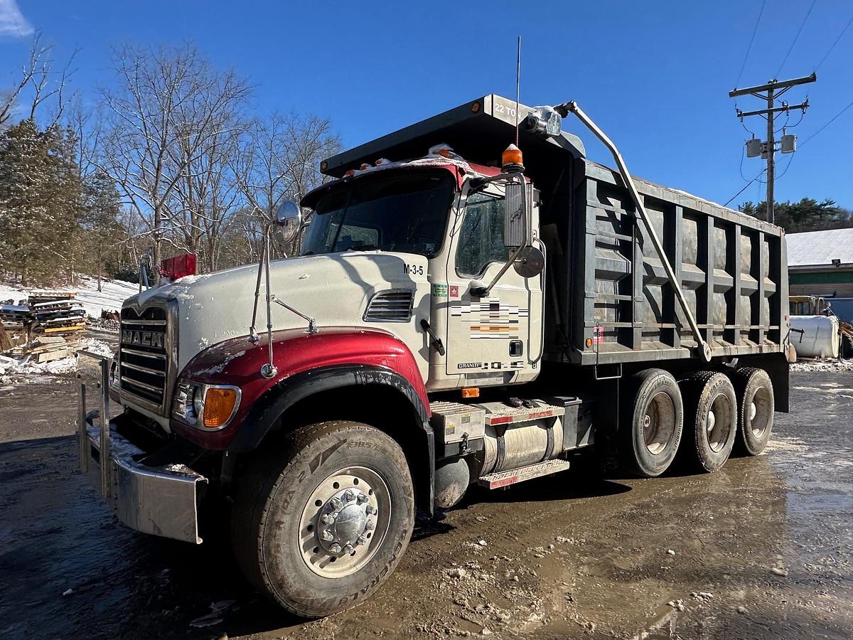 Used 2005 MACK CV713