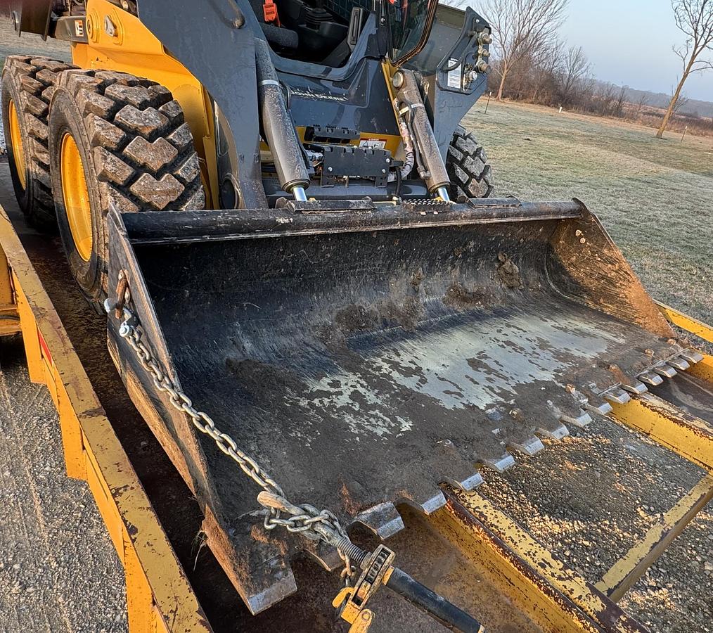 Used 2024 JOHN DEERE 332G Skid steer