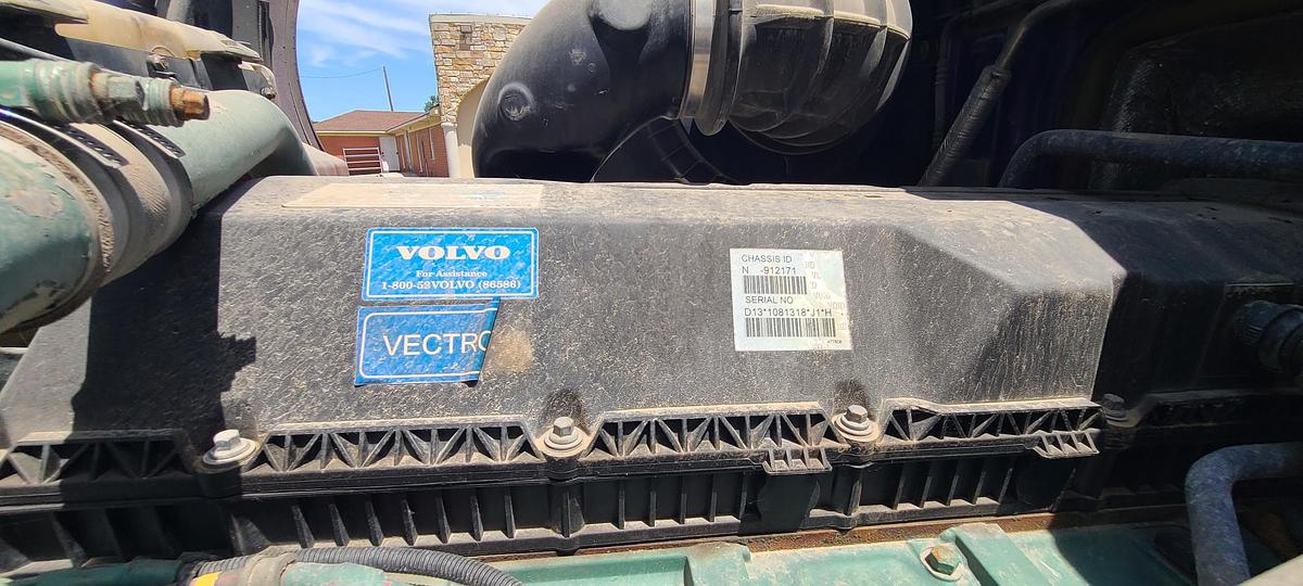 Used 2015 VOLVO VNL64T780