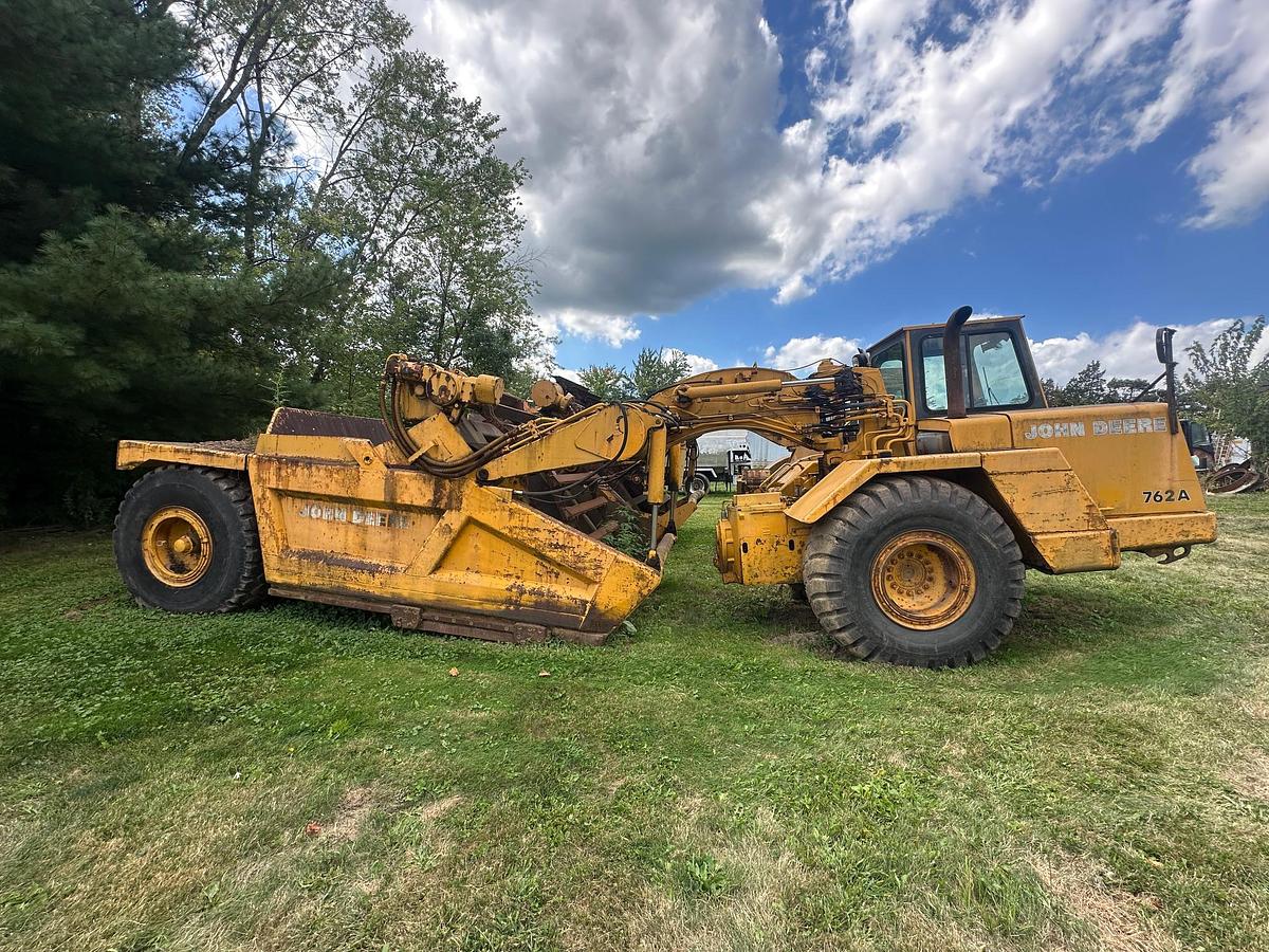 Used 1986 DEERE 762A