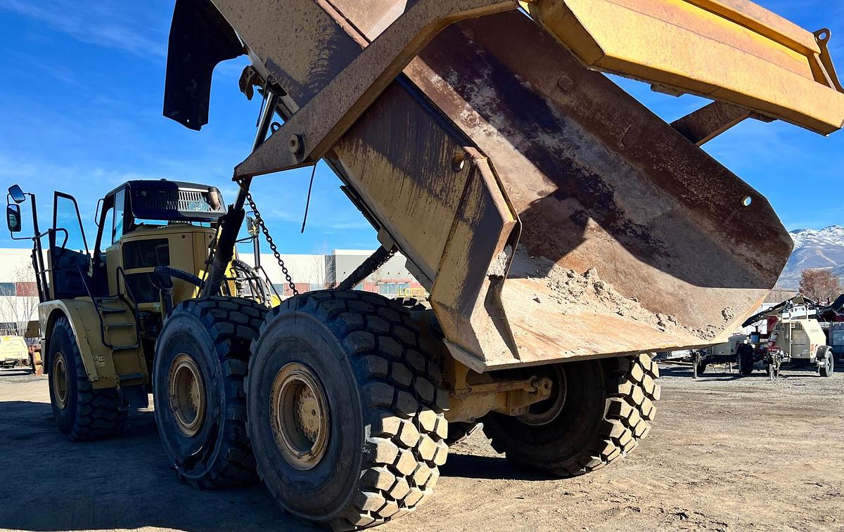 Used 2015 CATERPILLAR 740B