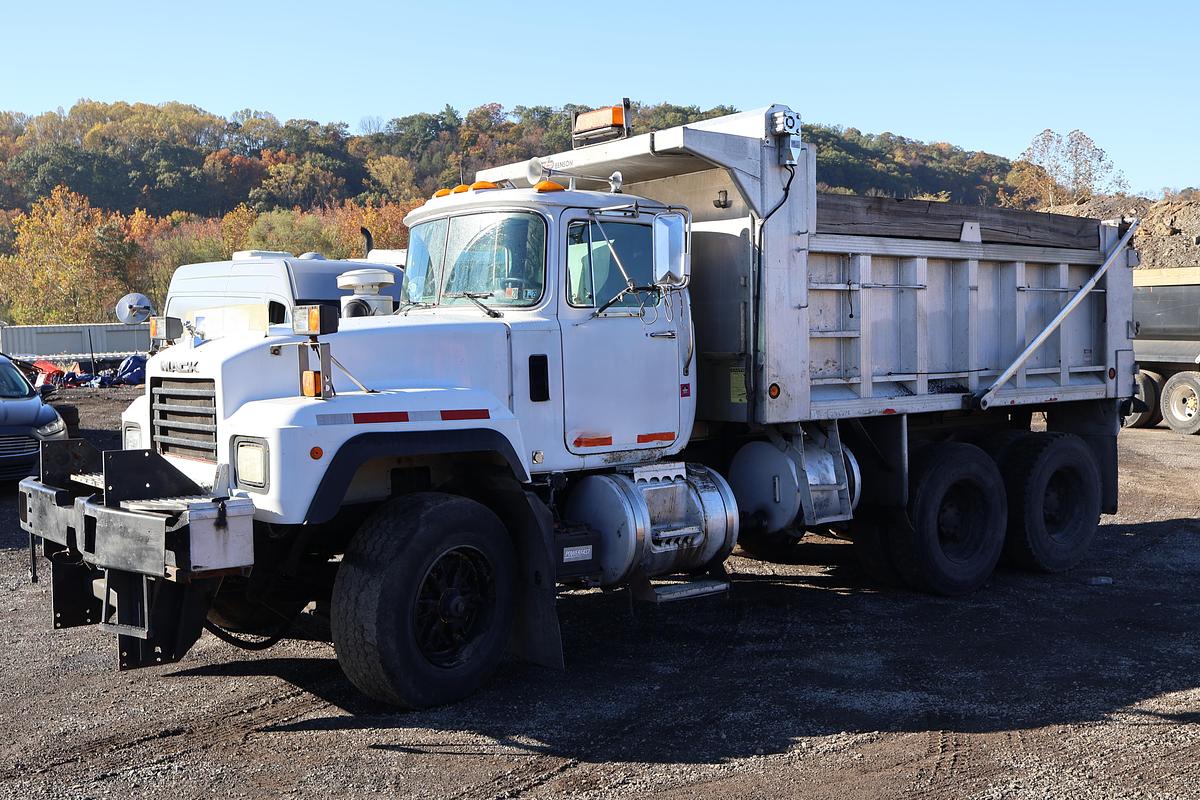 Used 1996 MACK RD690S