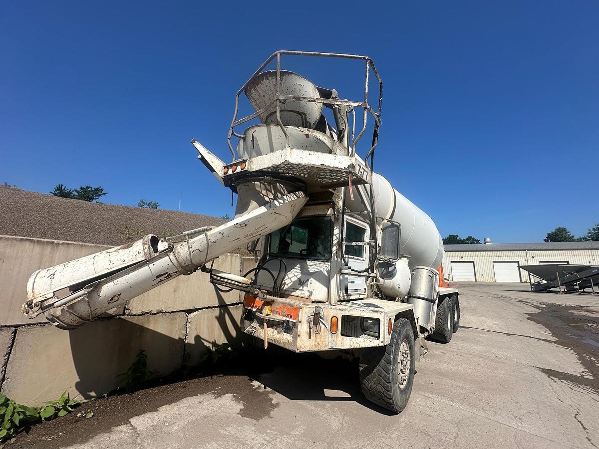 Used 2007 PHOENIX Front Discharge Mixer