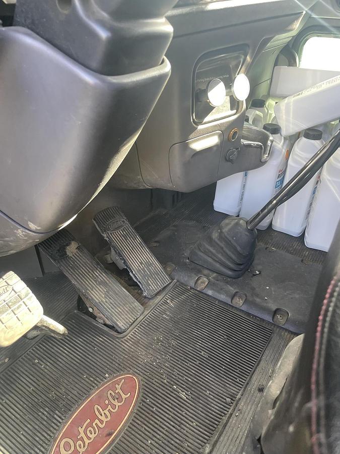 Used 2012 PETERBILT 389