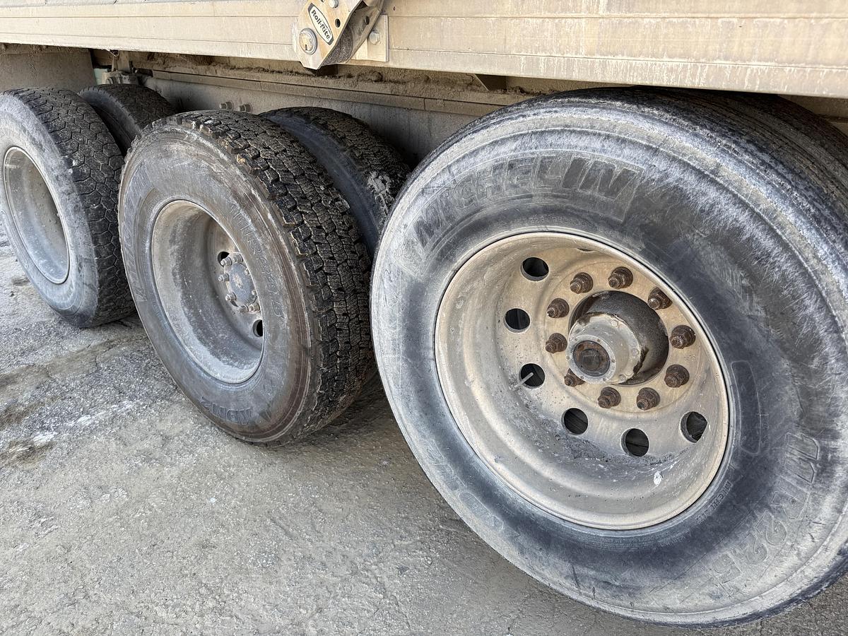 Used 2005 MACK CV713