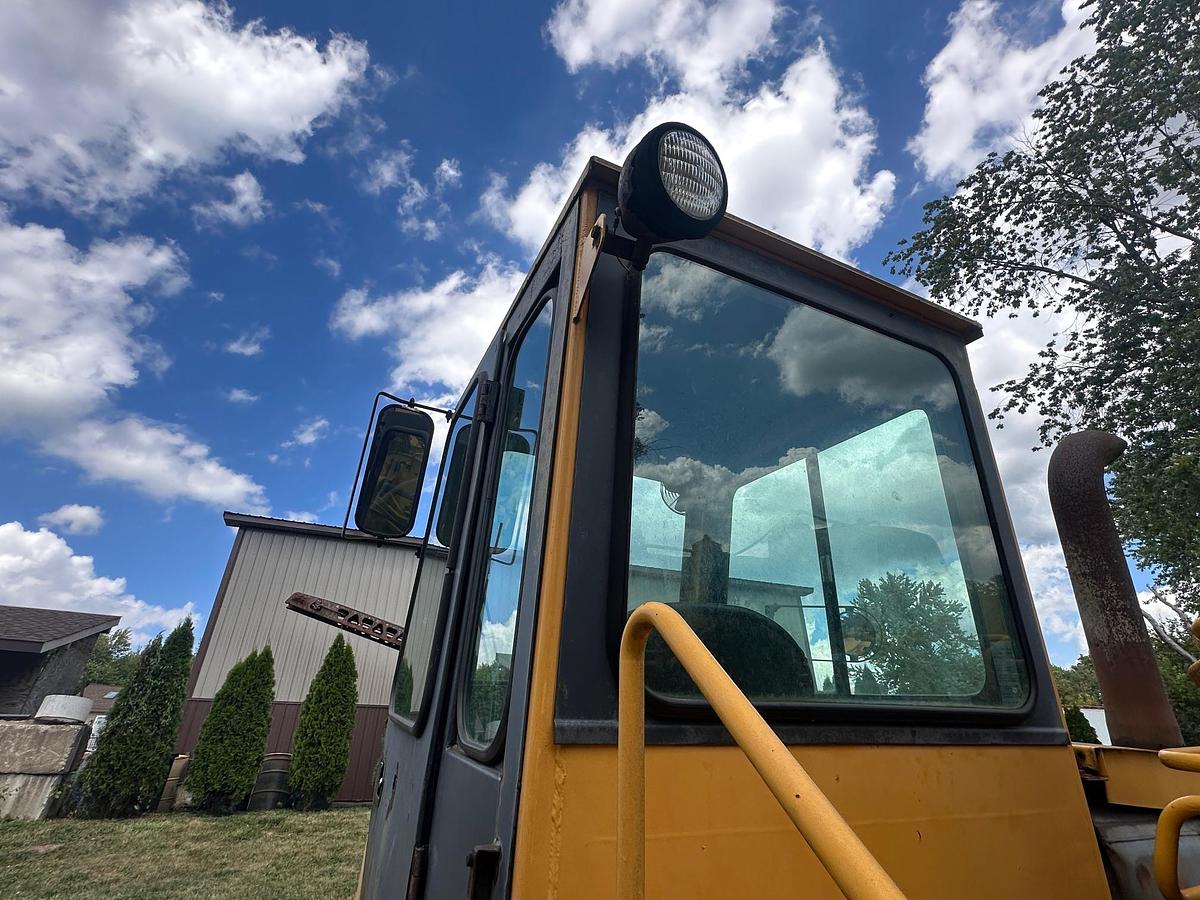 Used 1986 DEERE 762A