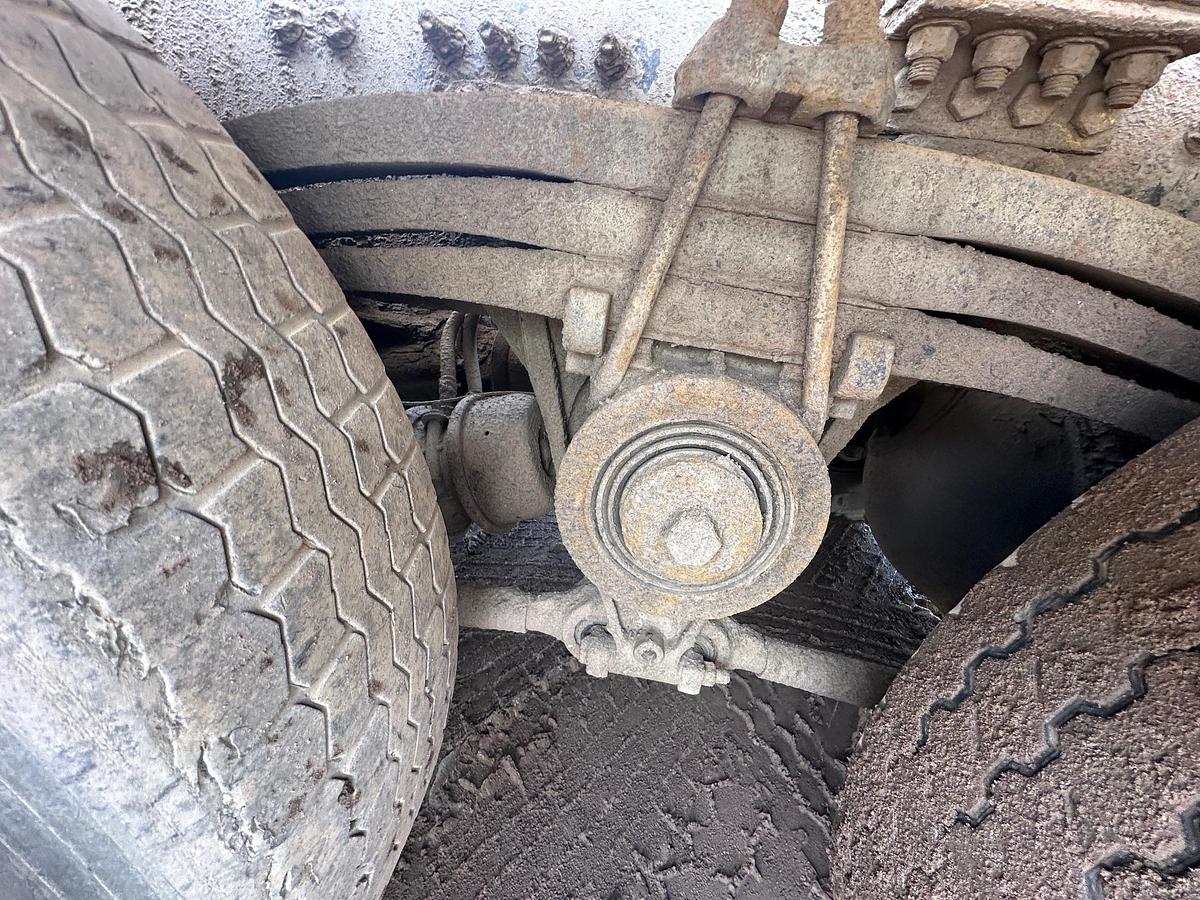 Used 2004 VOLVO Rear Discharge Mixer