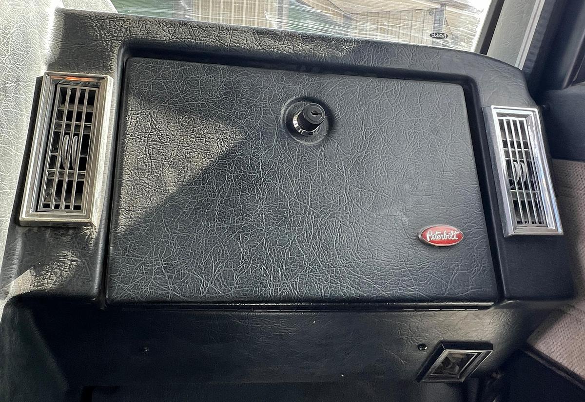 Used 2000 PETERBILT 357