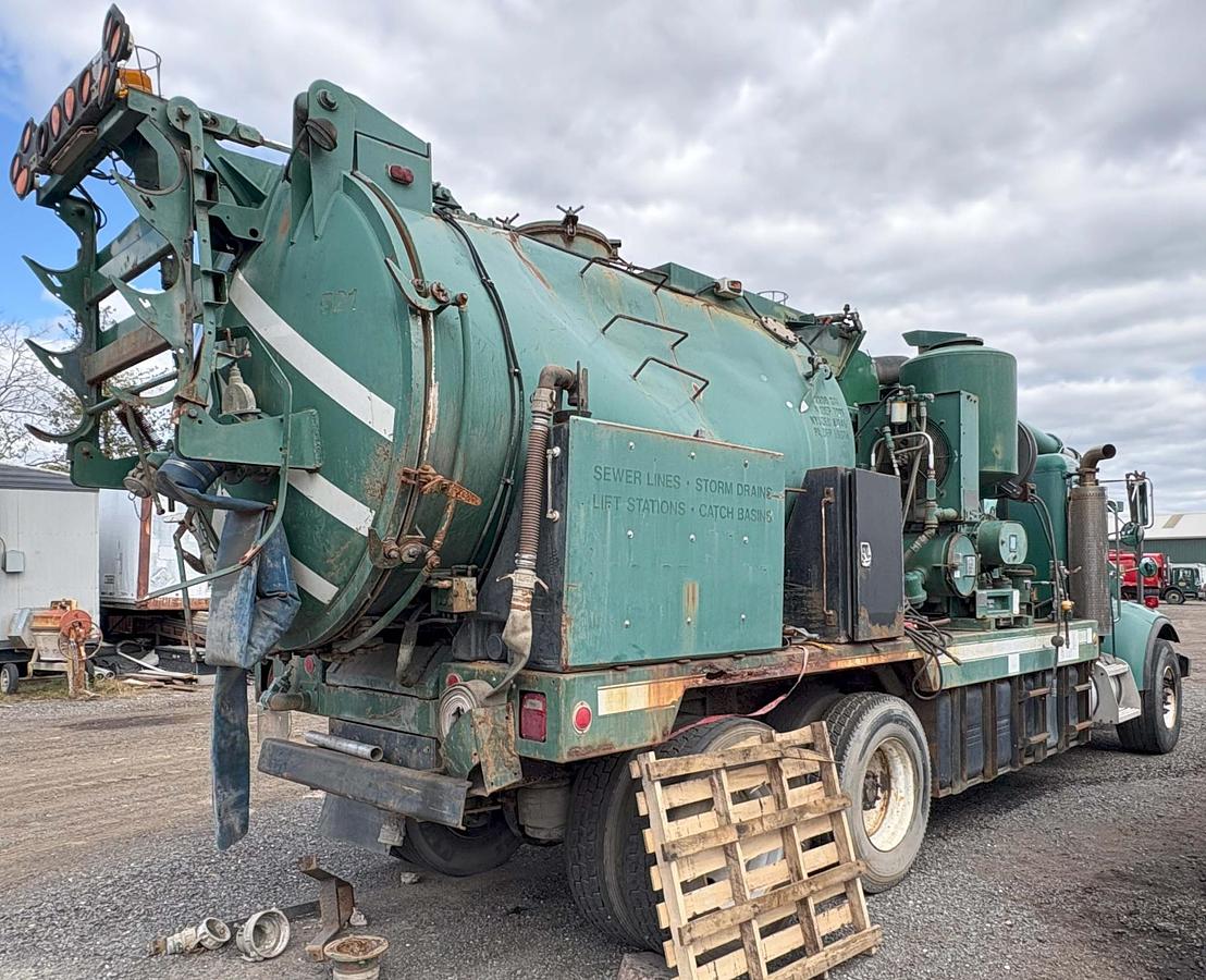 Used 2004 PETERBILT 330