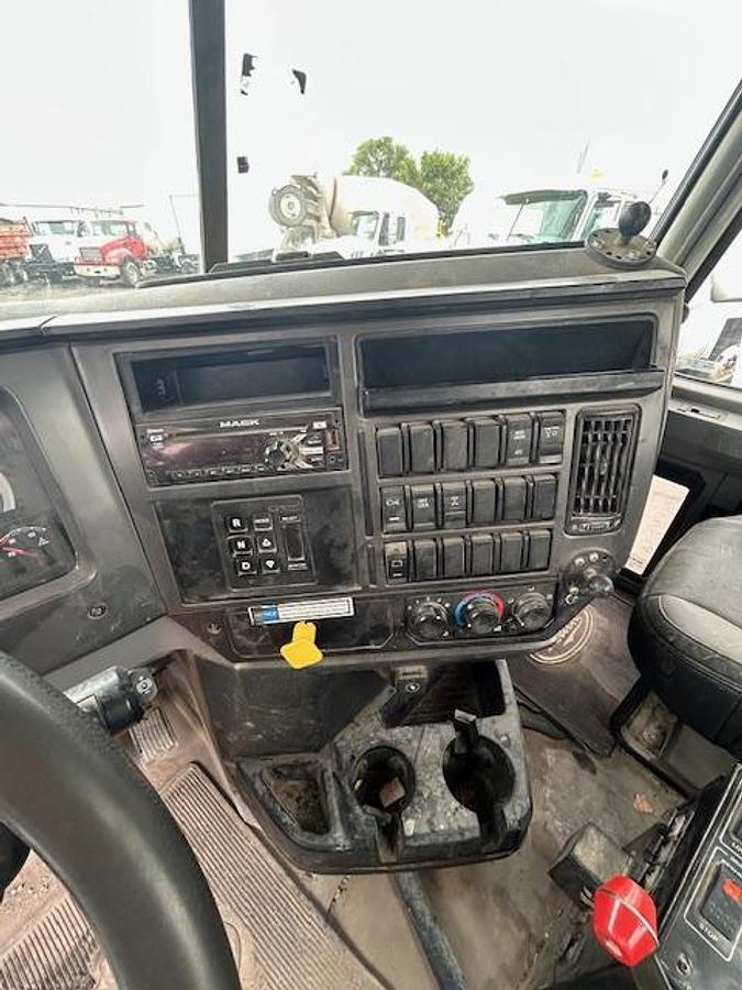 Used 2019 MACK GR64FR