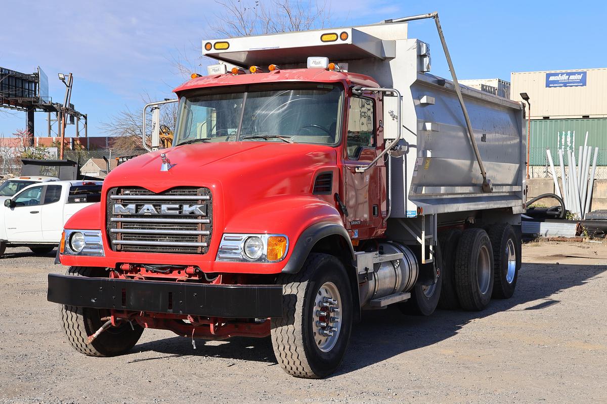 Used 2007 MACK Granite CV713