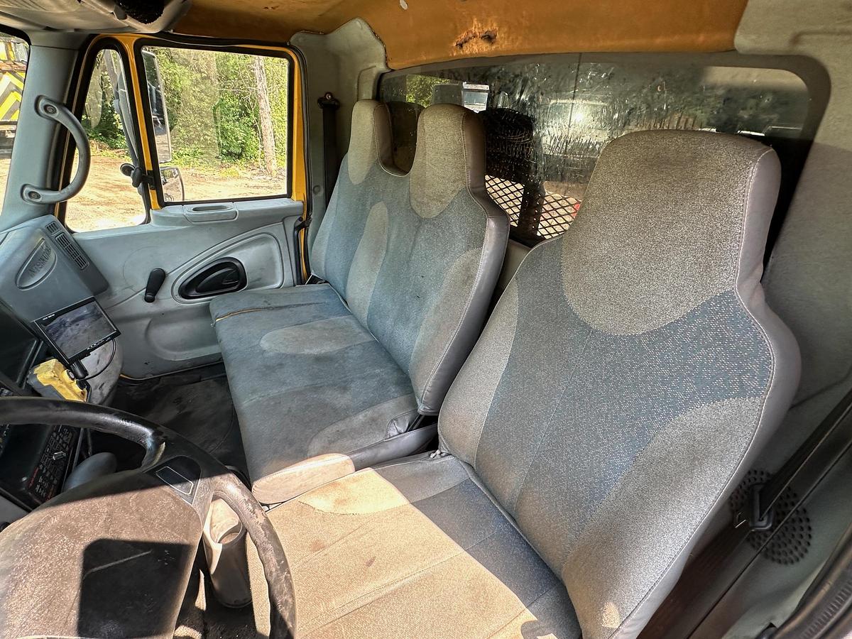 Used 2004 INTERNATIONAL 4300 Attenuator Truck