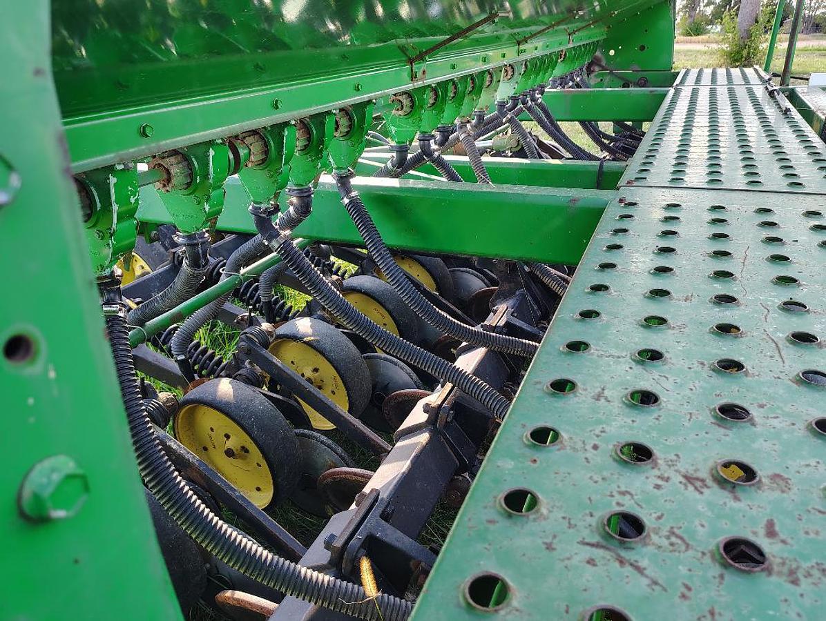 Used 1987 JOHN DEERE 750 Grain Drill