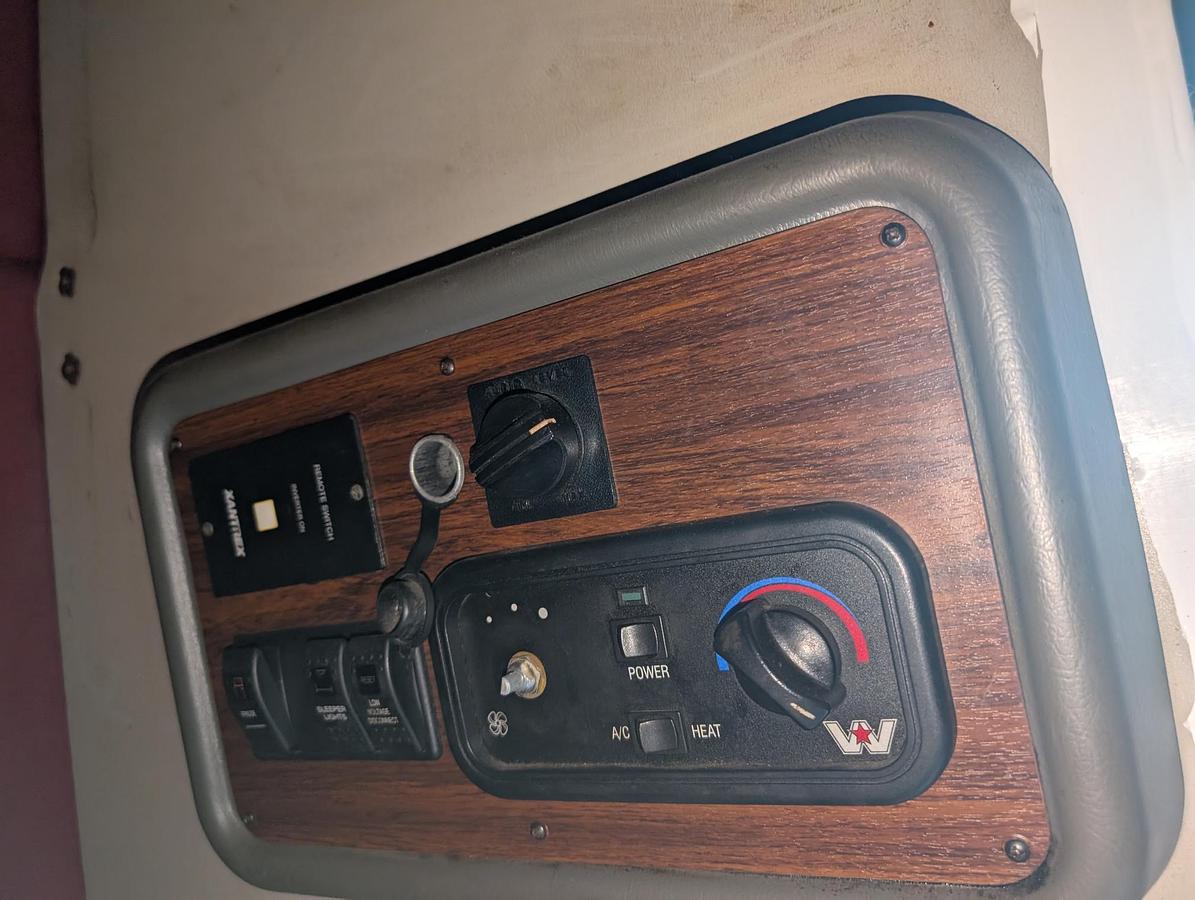 Used 2004 WESTERN STAR 4900