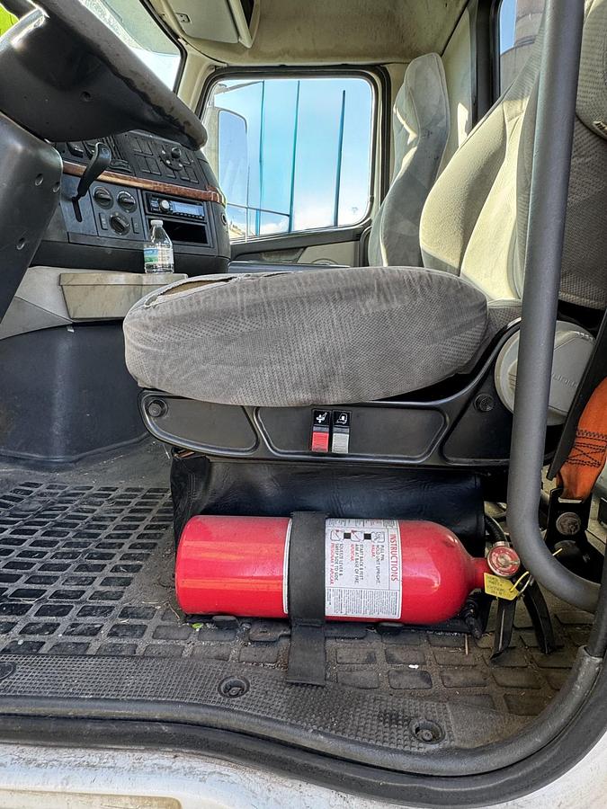 Used 2007 VOLVO VNL42T