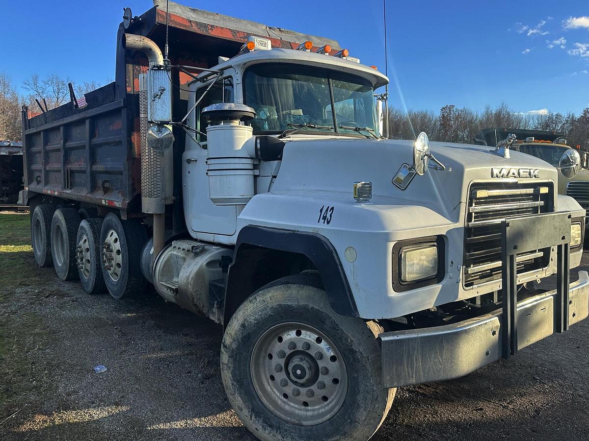 Used 2002 MACK RD688S