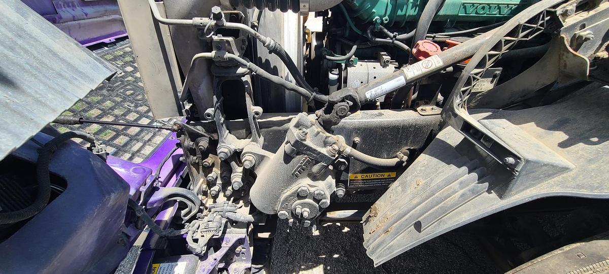 Used 2015 VOLVO VNL64T780