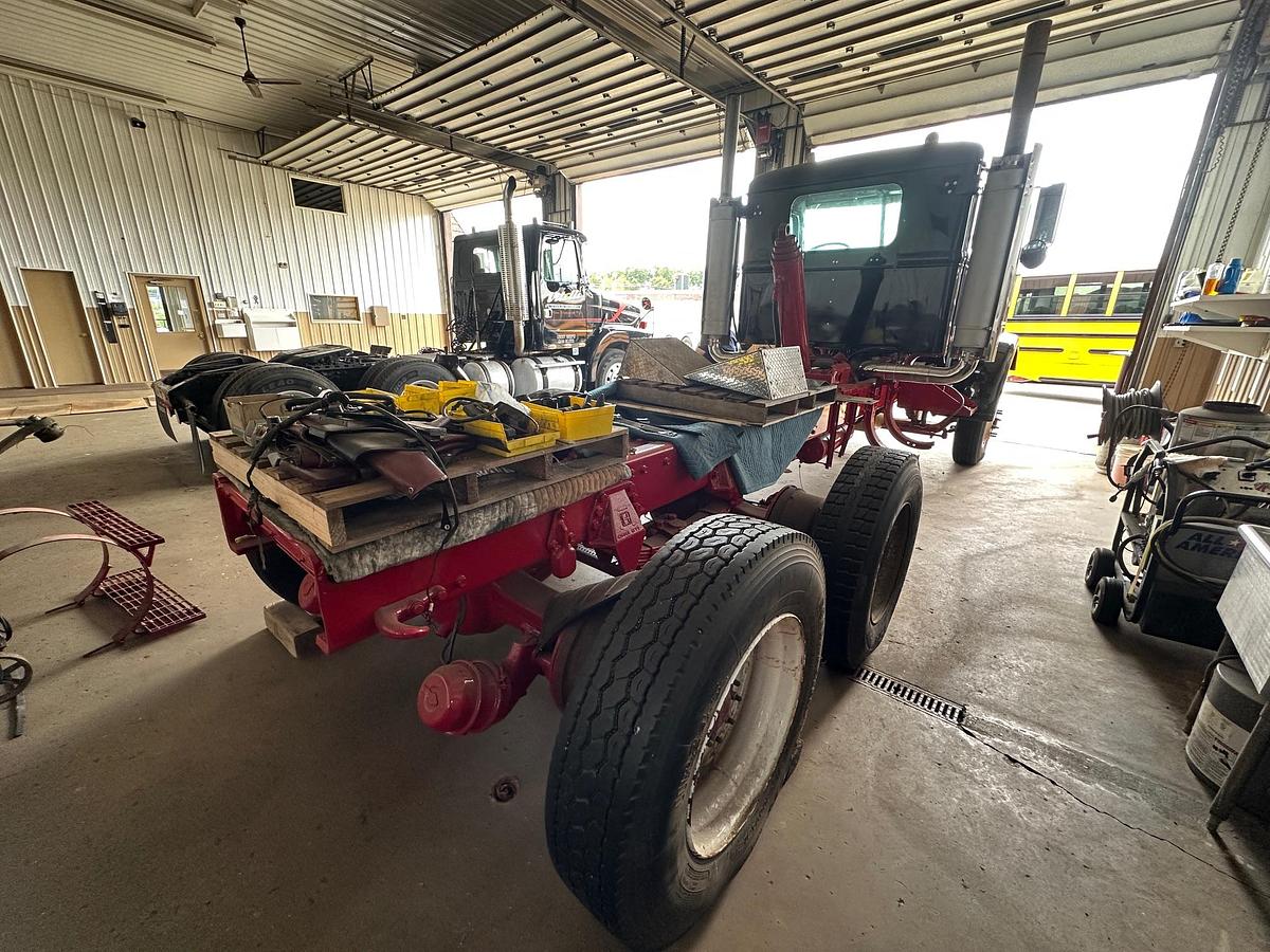 Used 1997 AUTOCAR DK6 Tilt Nose