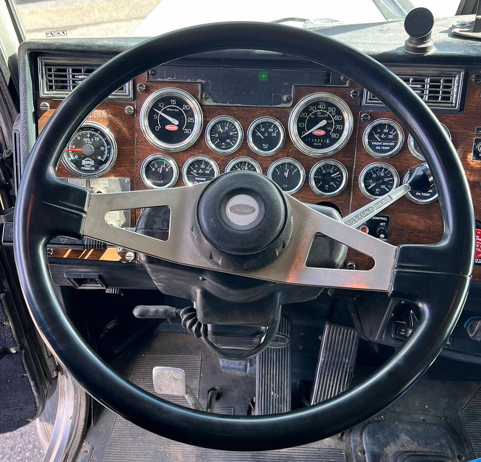 Used 2000 PETERBILT 357