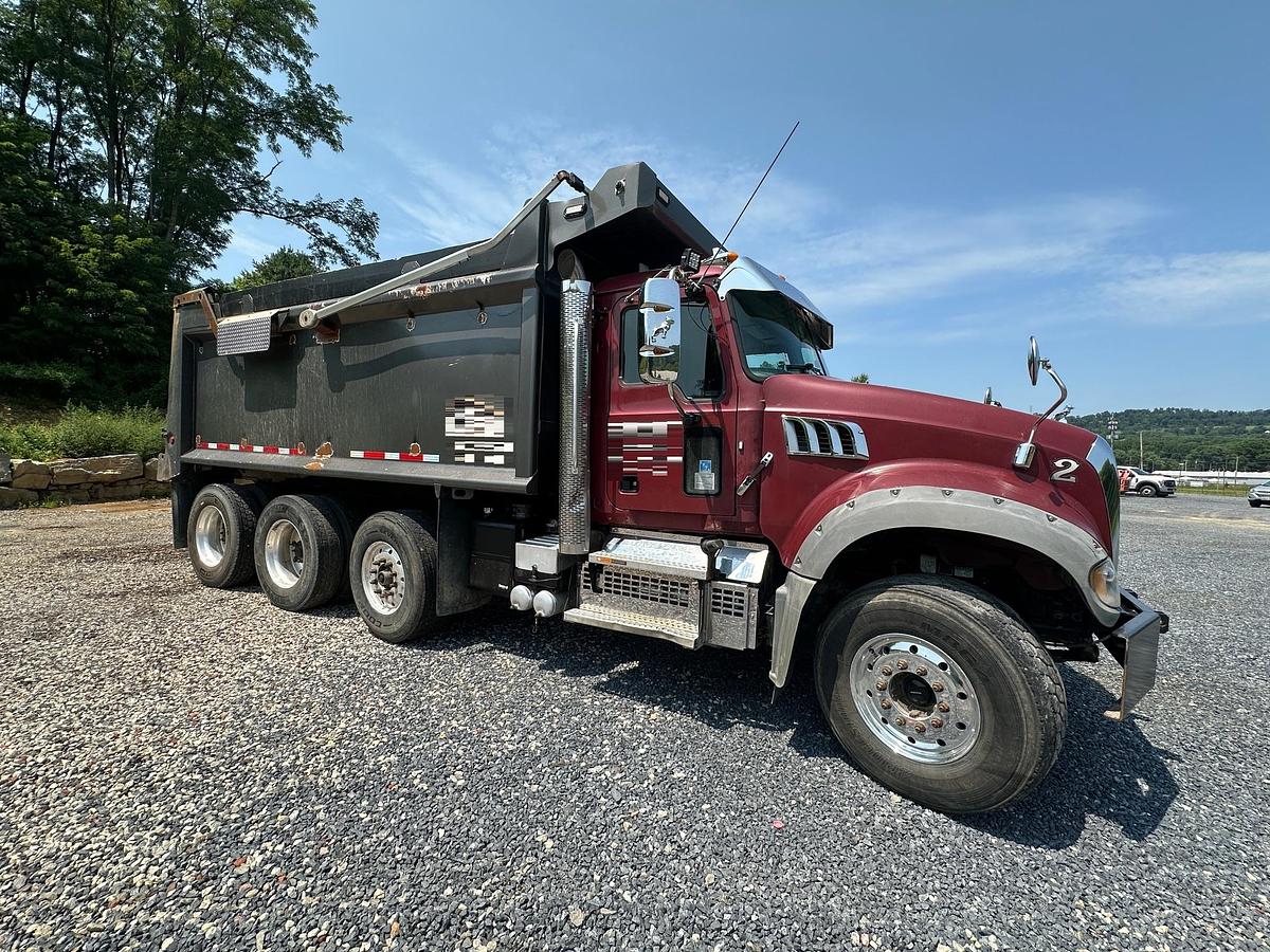 Used 2019 MACK Granite GR64F