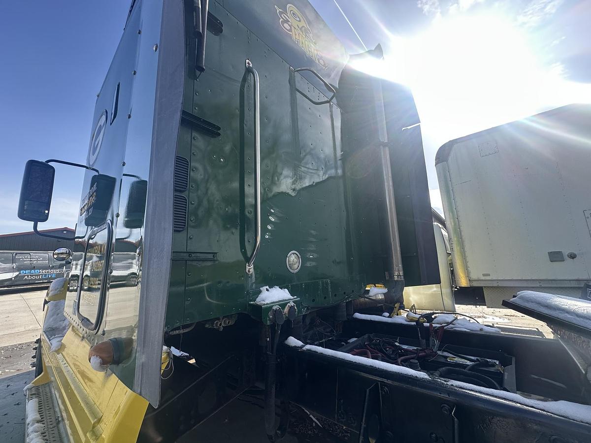 Used 2006 FREIGHTLINER Cascadia