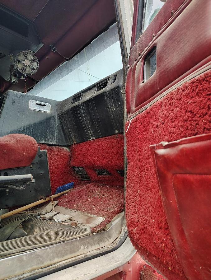 Used 1981 PETERBILT Cabover