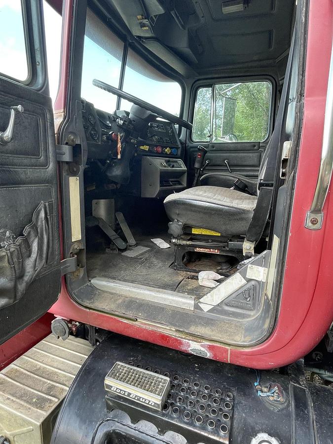 Used 1995 MACK RD688S