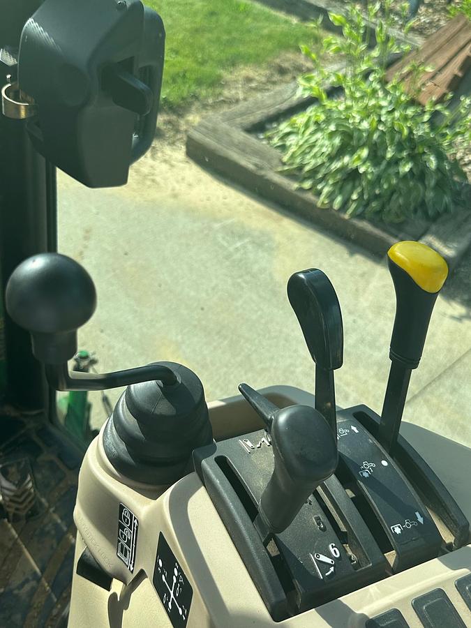 Used 2007 JOHN DEERE 3320