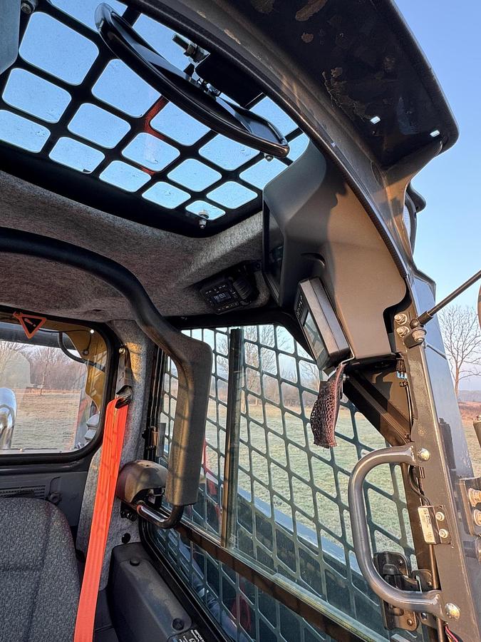 Used 2024 JOHN DEERE 332G Skid steer