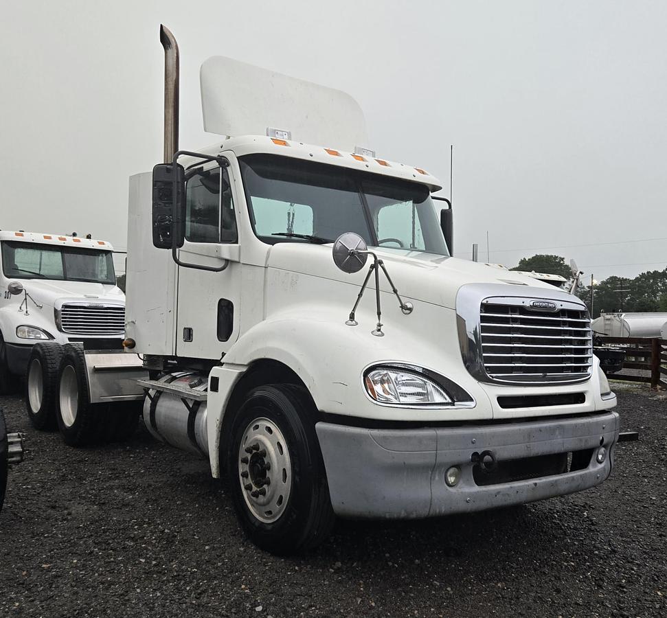 Used 2009 FREIGHTLINER Columbia
