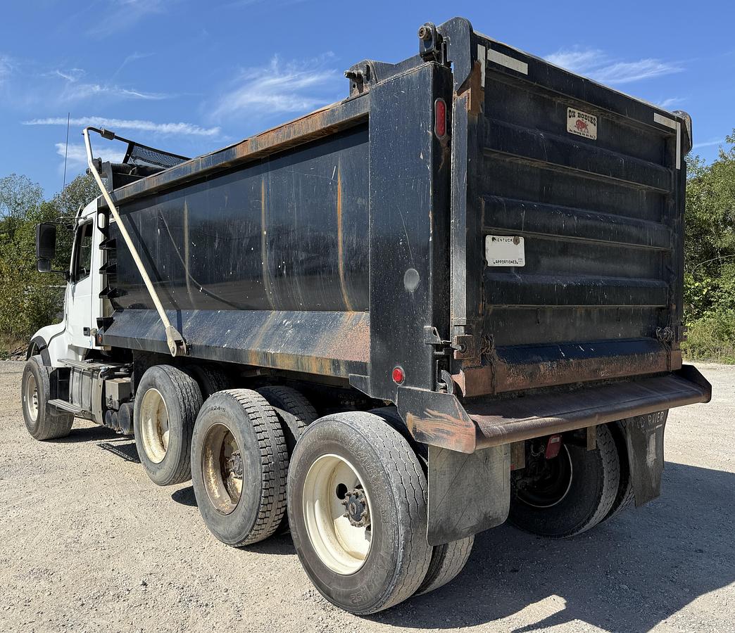 Used 2016 VOLVO VHDNC64RN