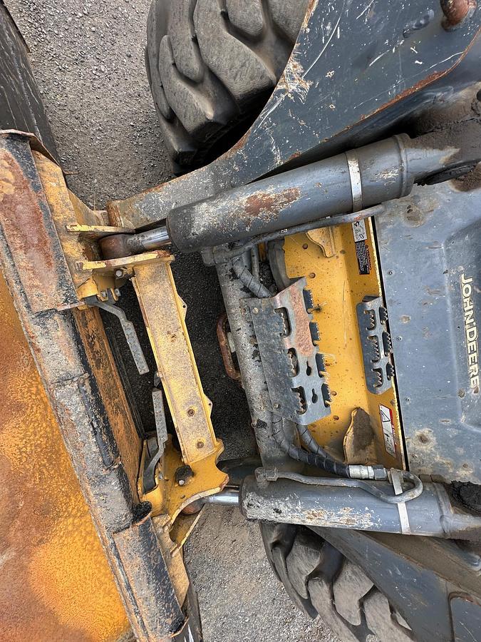 Used 2017 DEERE 332G