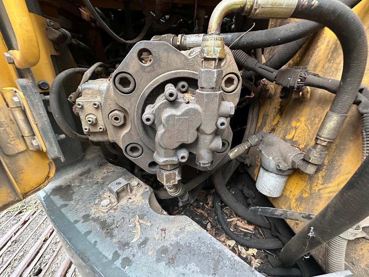 Used 2013 VOLVO ECR235DL