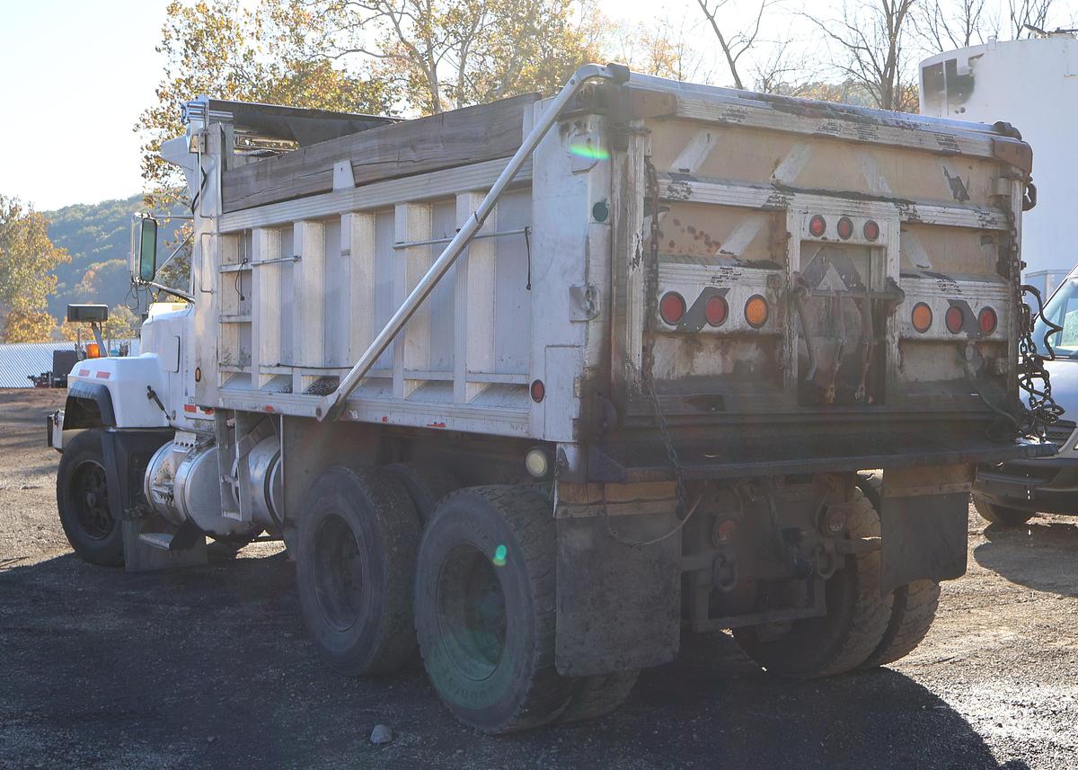 Used 1996 MACK RD690S