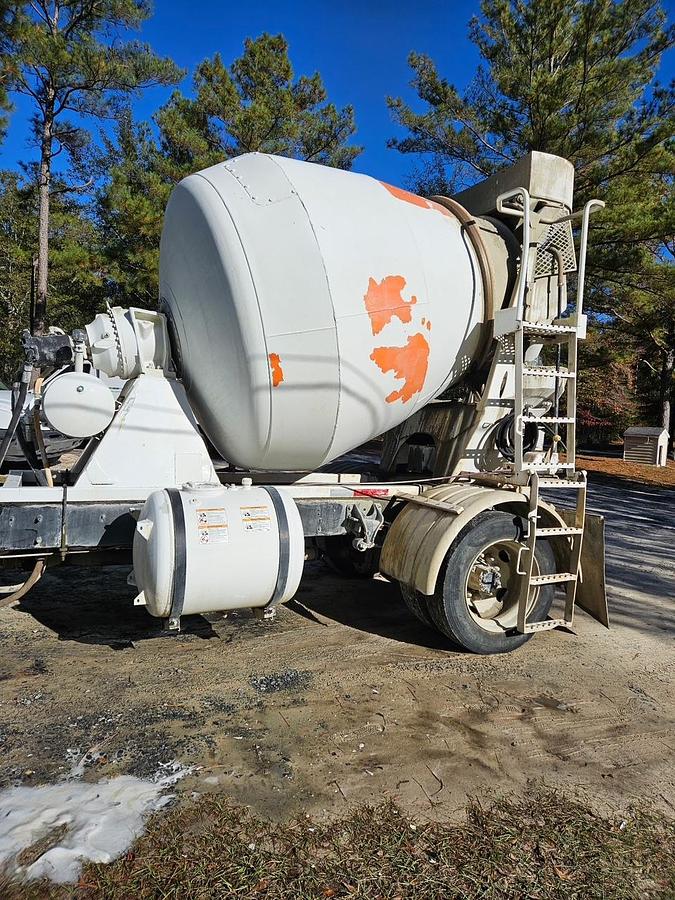 Used 2004 INTERNATIONAL 4200 Mini Mixer
