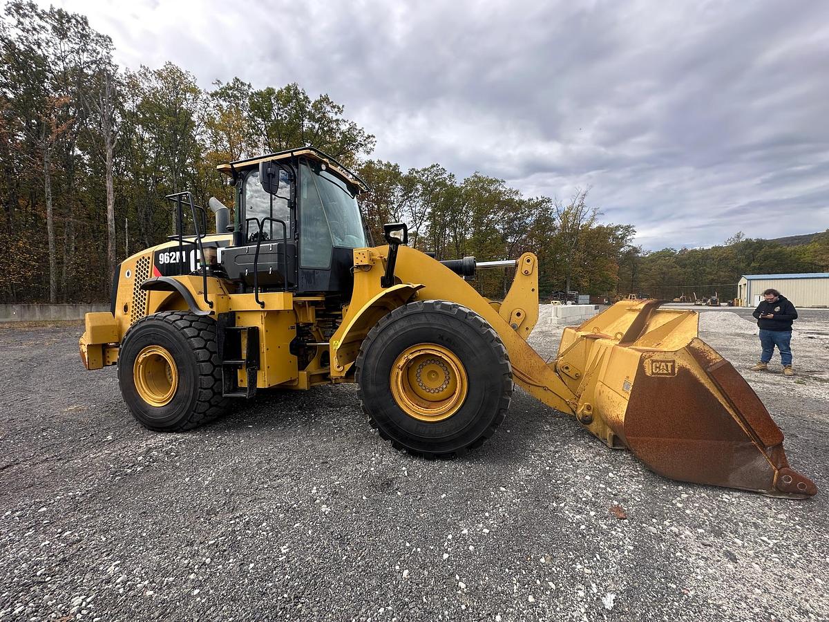 Used 2015 CATERPILLAR 962M