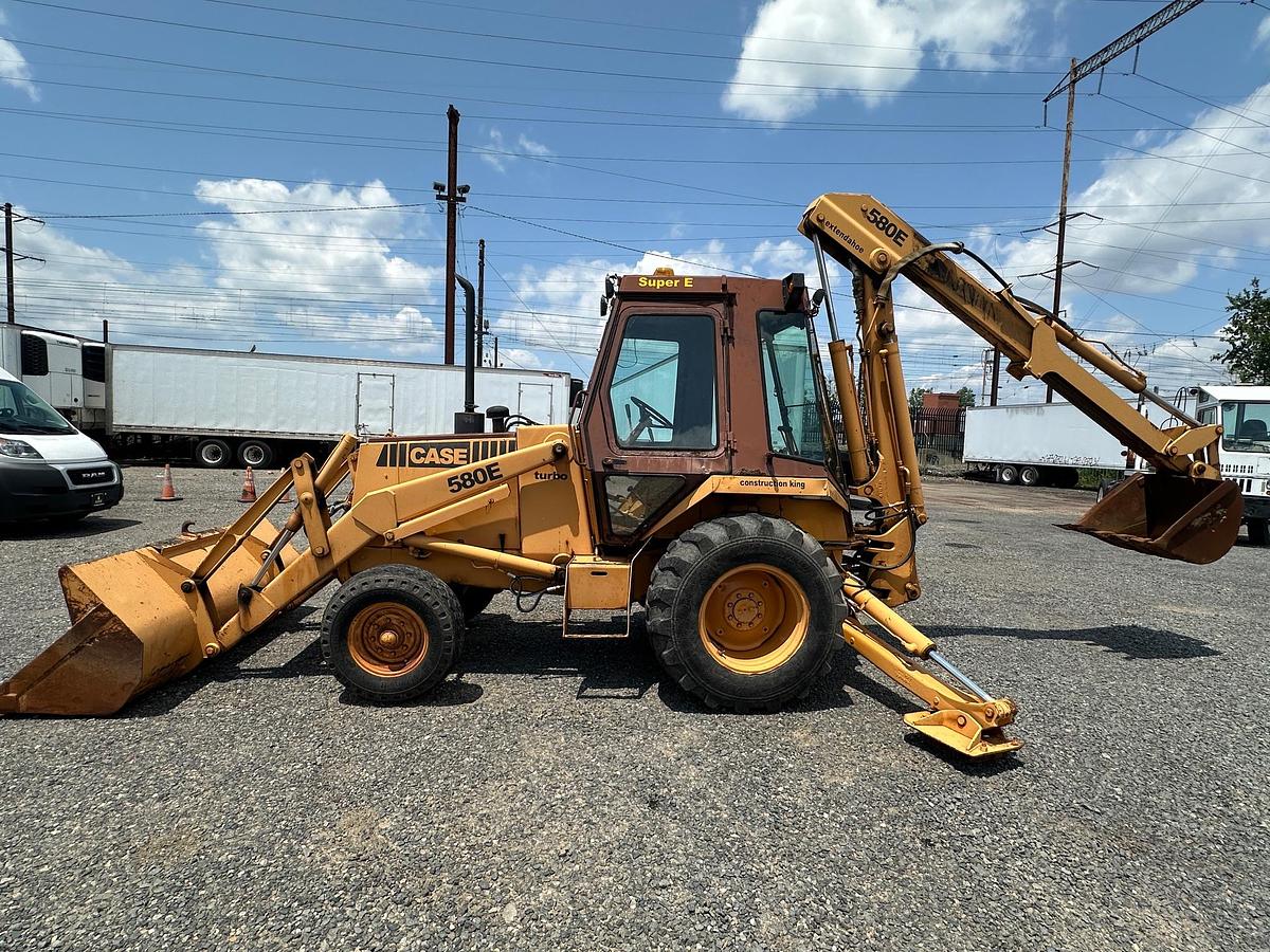 Used 1986 CASE 580E