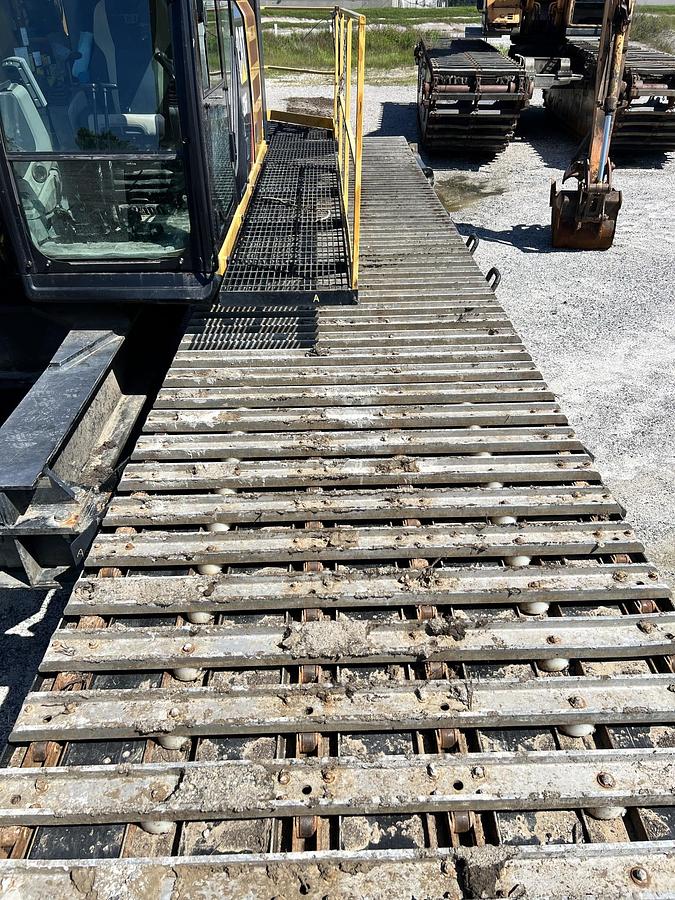 Used 2018 CATERPILLAR 326FL