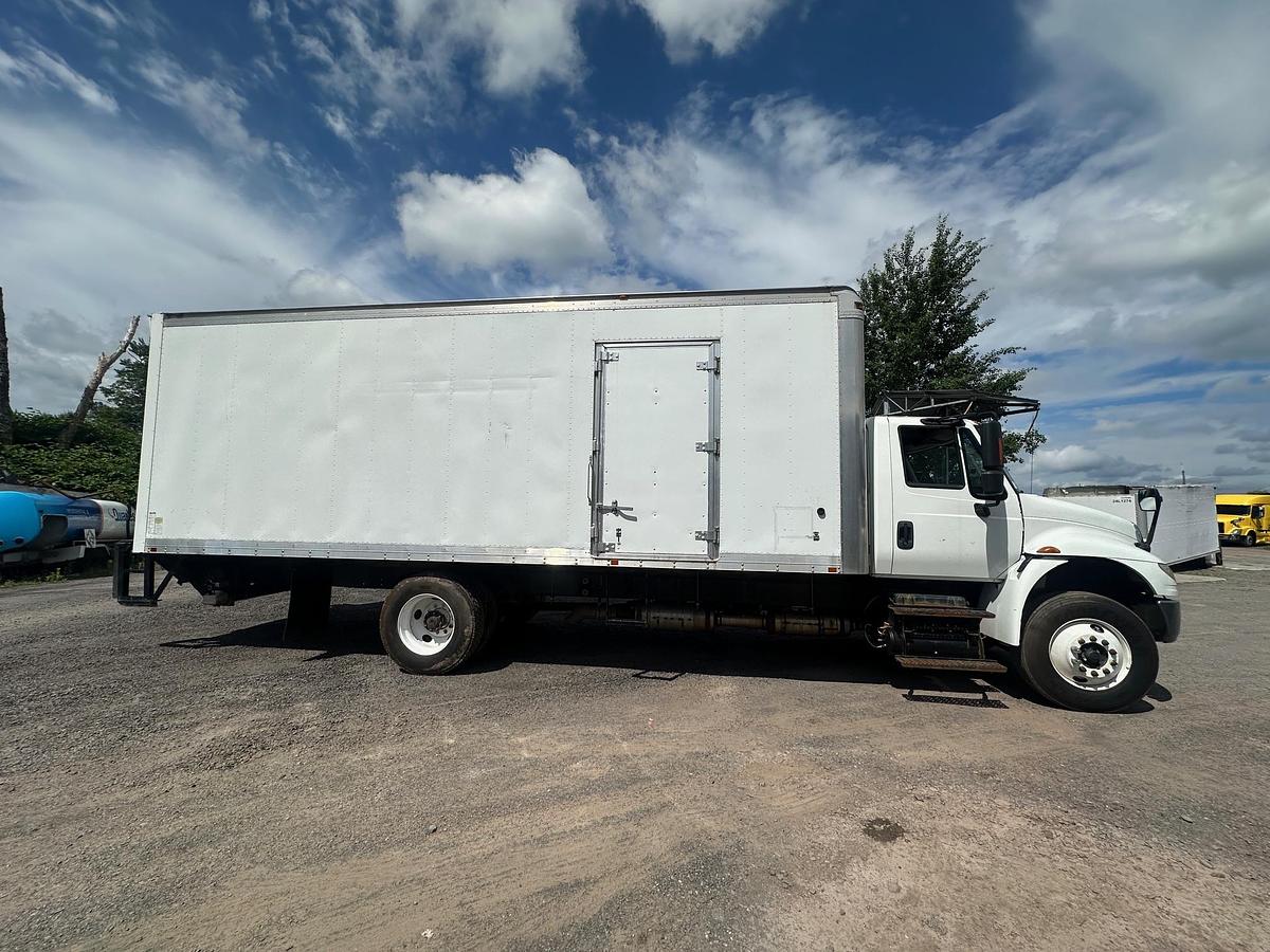 Used 2015 INTERNATIONAL 4300 24' Box Truck