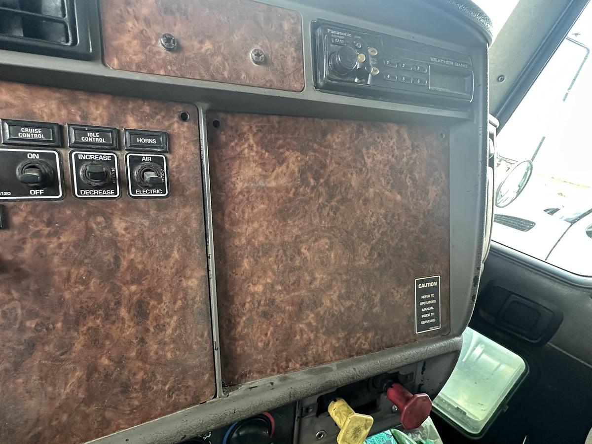 Used 2004 KENWORTH T300