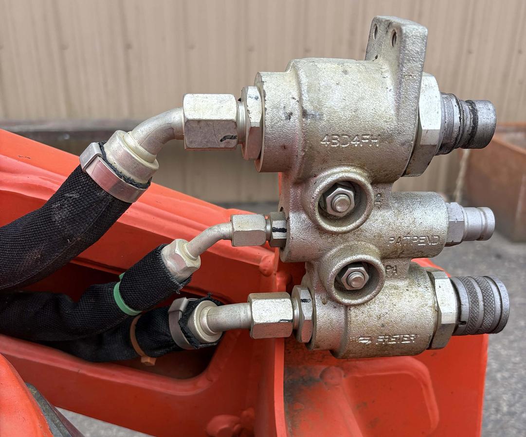 Used 2022 KUBOTA SCL1000