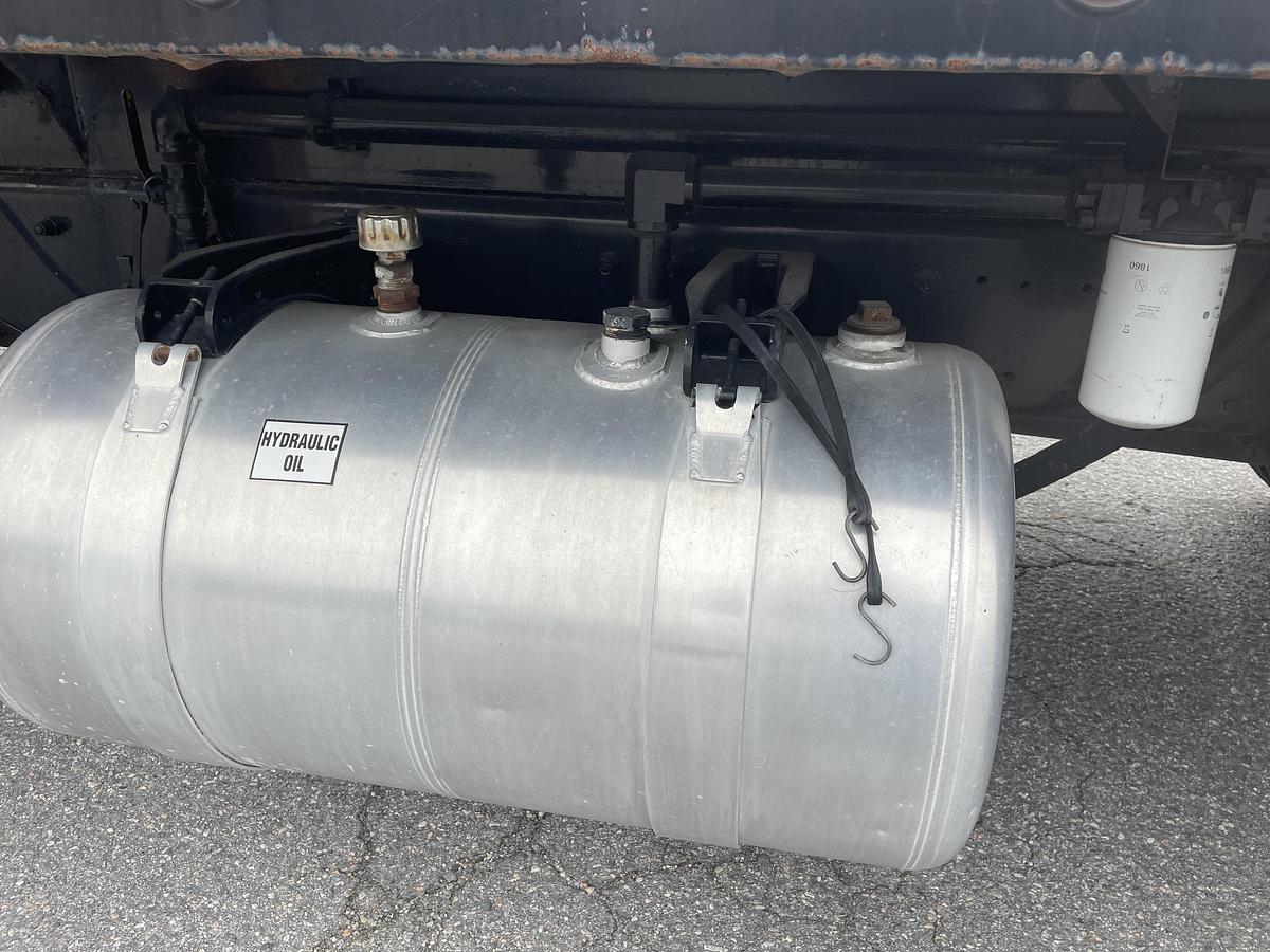 Used 2008 PETERBILT 365 Crane