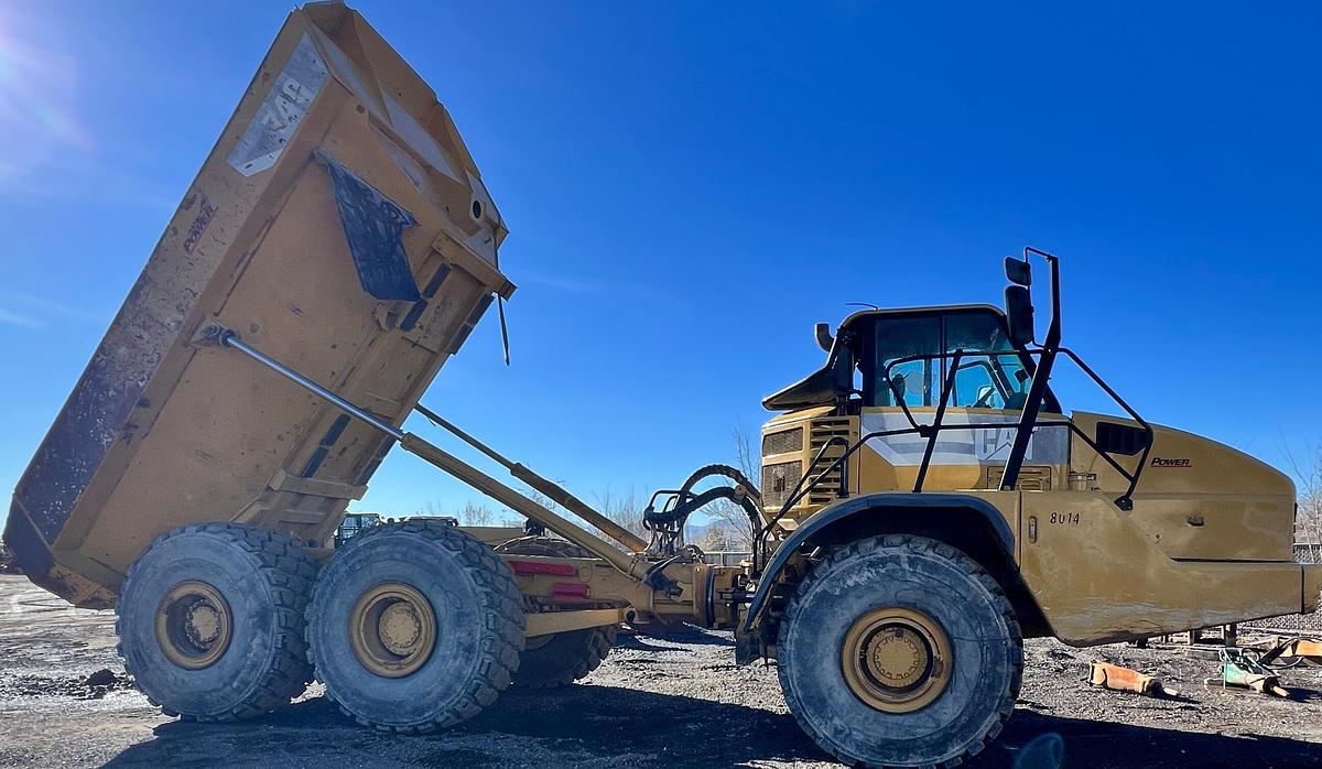 Used 2012 CATERPILLAR 740