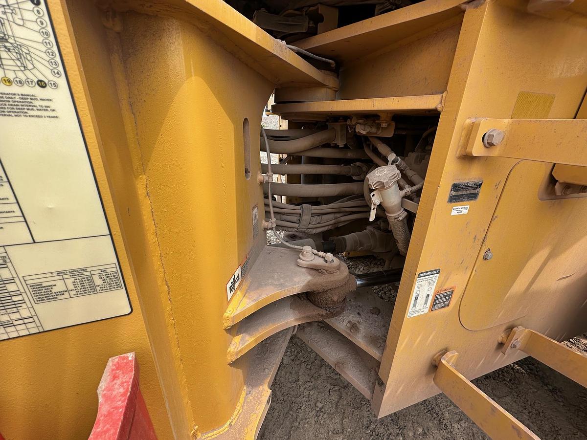 Used 2020 DEERE 744L