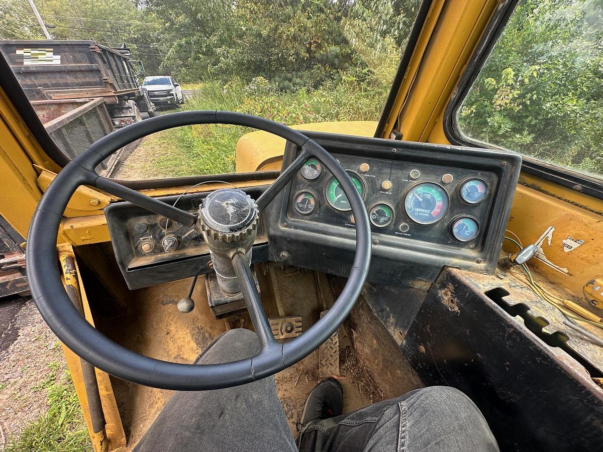 Used 1984 JOHN DEERE 762