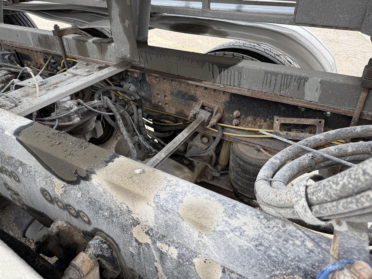 Used 2005 STERLING LT9500